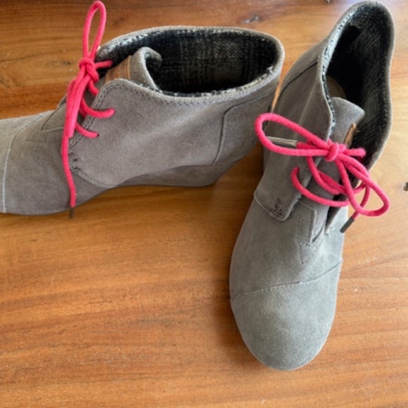 Tom's, Women's Size 7.5, Desert Wedge Boot - Picture 2 of 3